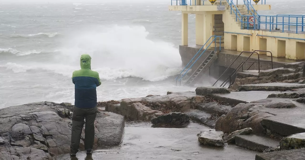 Storm Bert: Status red warnings set to begin with Met Éireann predicting ‘intense rain’ and high winds