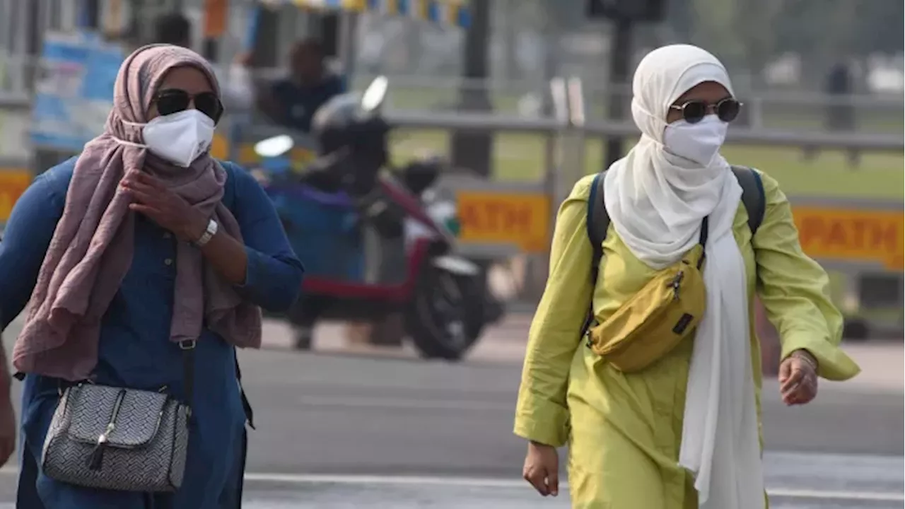 Delhi Pollution: दिल्ली में प्रदूषण का कहर जारी, देखें आज कहां कितना AQI; कोहरे से ट्रेनों पर पड़ रहा असर