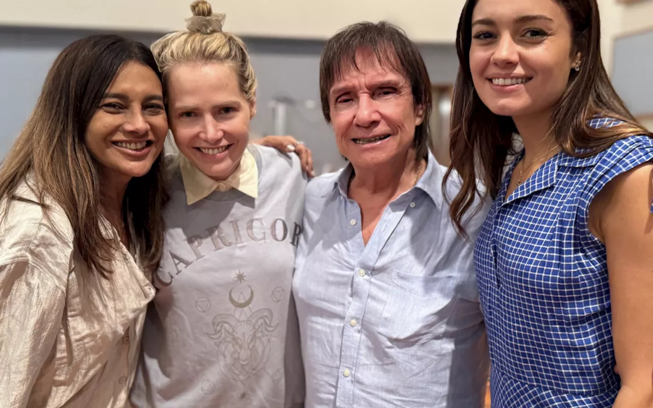 Dira Paes, Letícia Colin e Sophie Charlotte participam de ensaio com Roberto Carlos