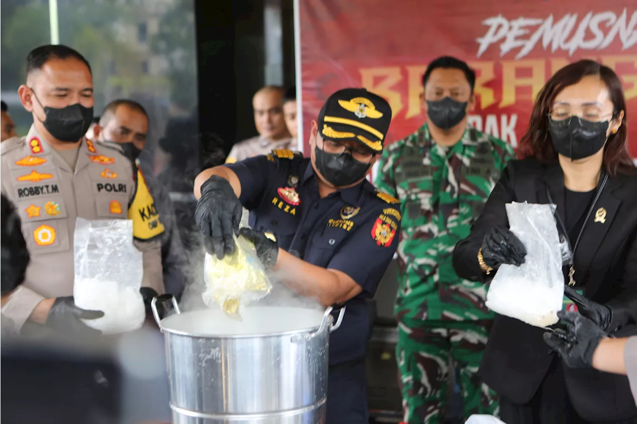 Bea Cukai dan Polri Musnahkan Sabu-Sabu dan Pil Ekstasi Sebanyak Ini di Karimun