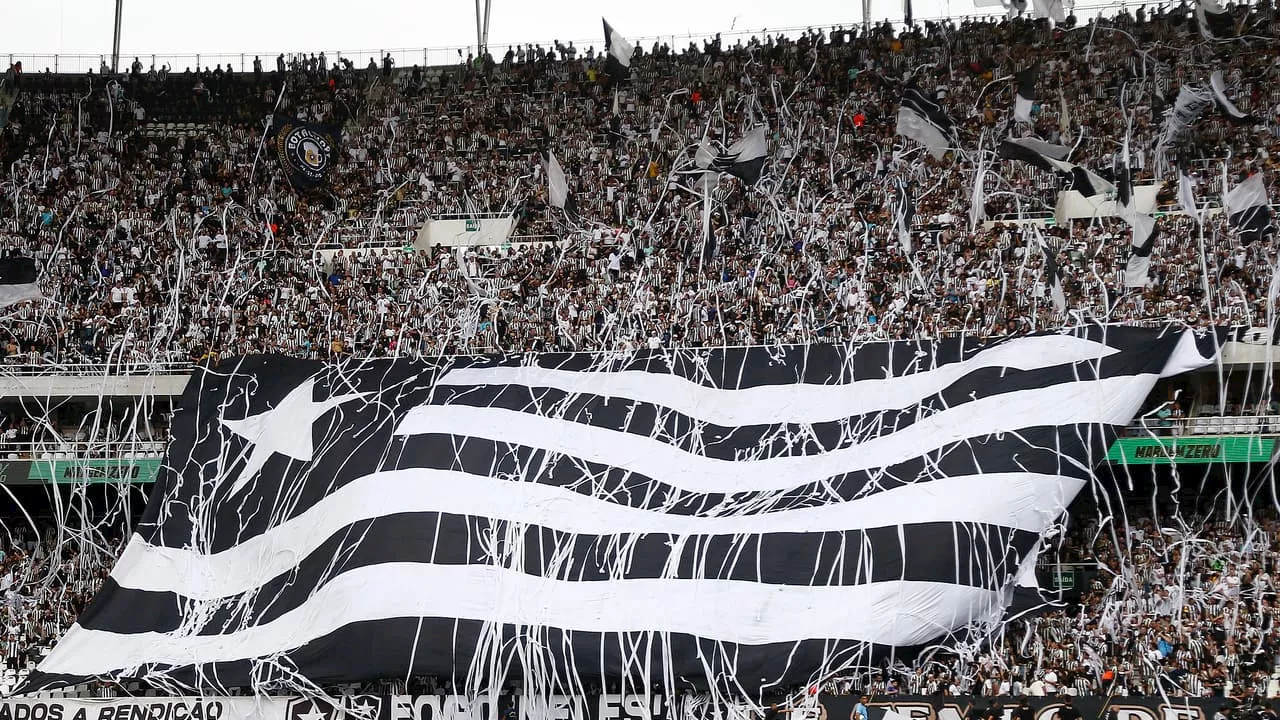 Torcida do Botafogo planeja mobilização de 100 ônibus para Buenos Aires