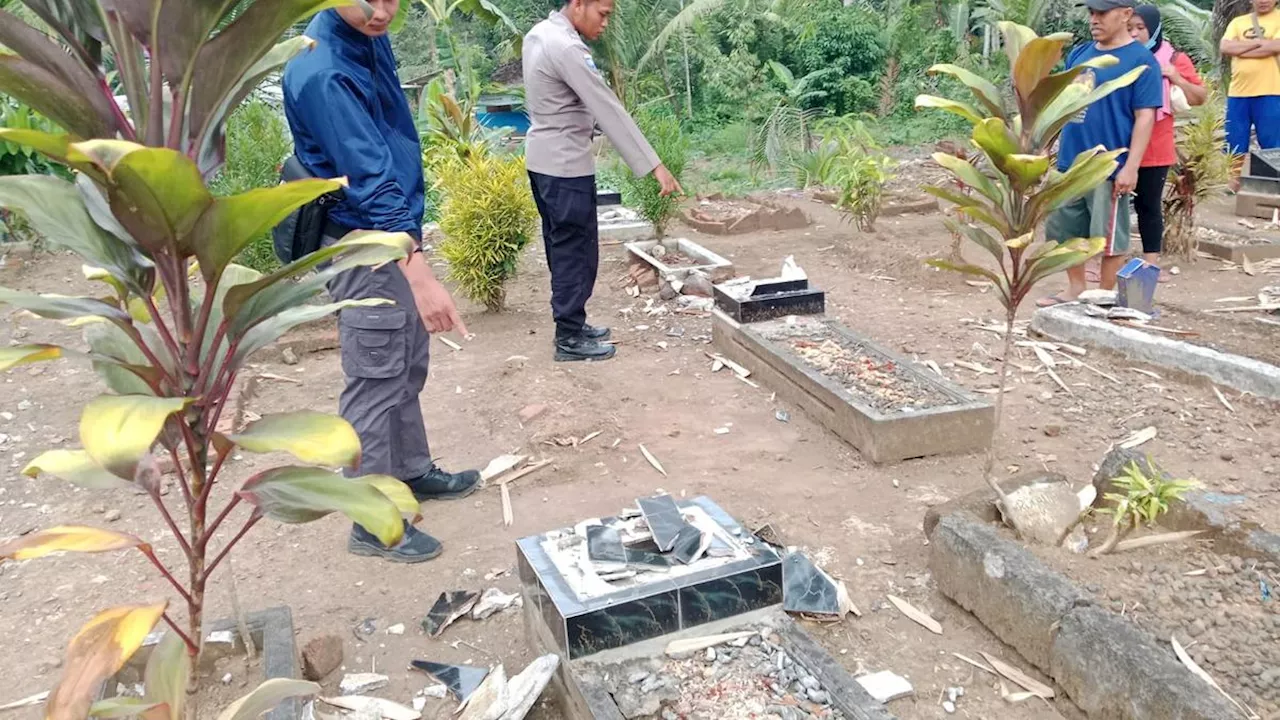 Geger Puluhan Makam di Banyuwangi Rusak Misterius