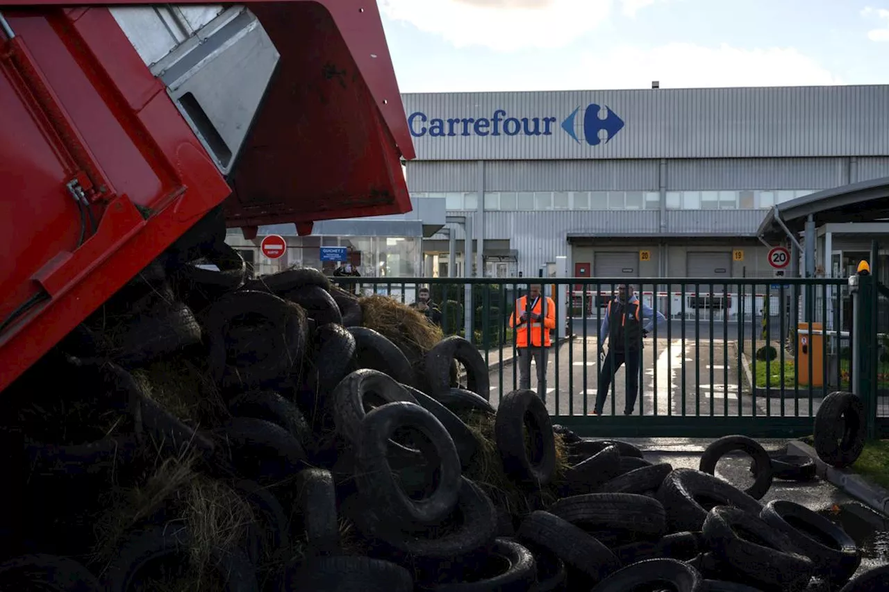 Colère des agriculteurs : une plateforme logistique Carrefour à Toulouse bloquée par la Coordination rurale (CR)