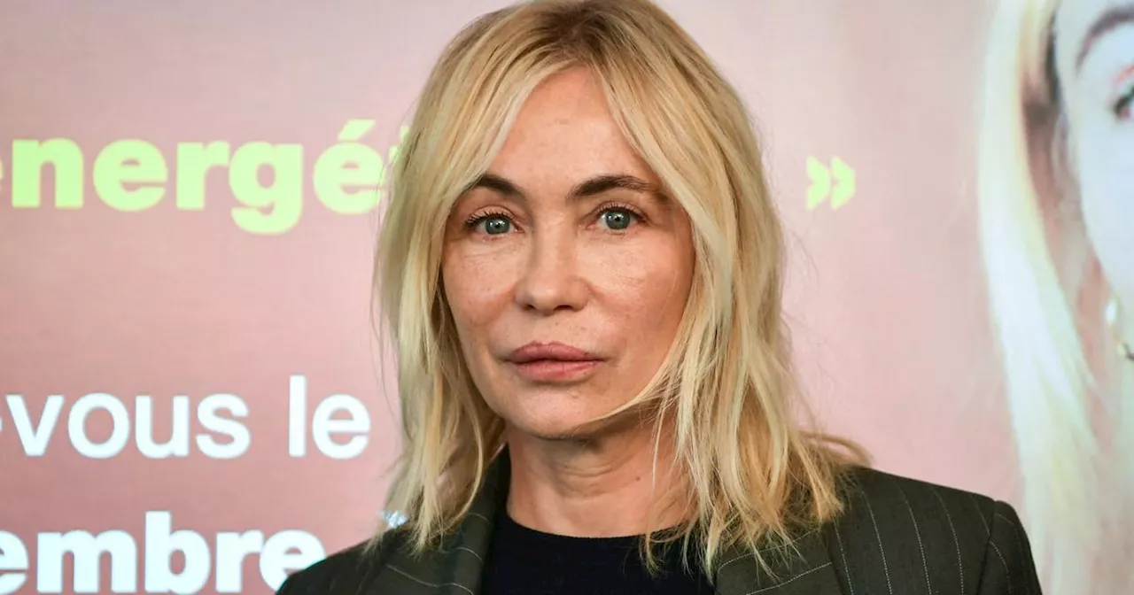 «C’est beau de voir derrière soi 60 ans d’accomplissement» : Emmanuelle Béart s’exprime sur son rapport serein à l’âge