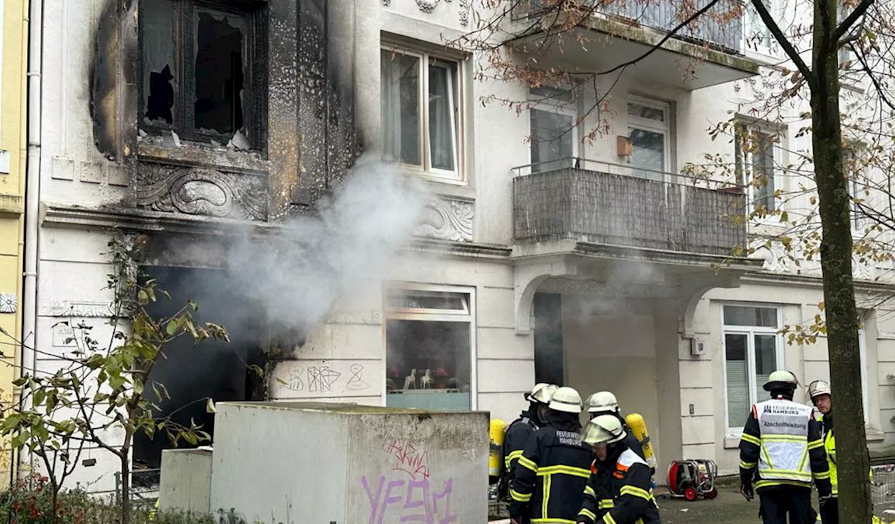 Großeinsatz in Hamburg: Feuer zerstört Wohnung – mehrere Bewohner gerettet