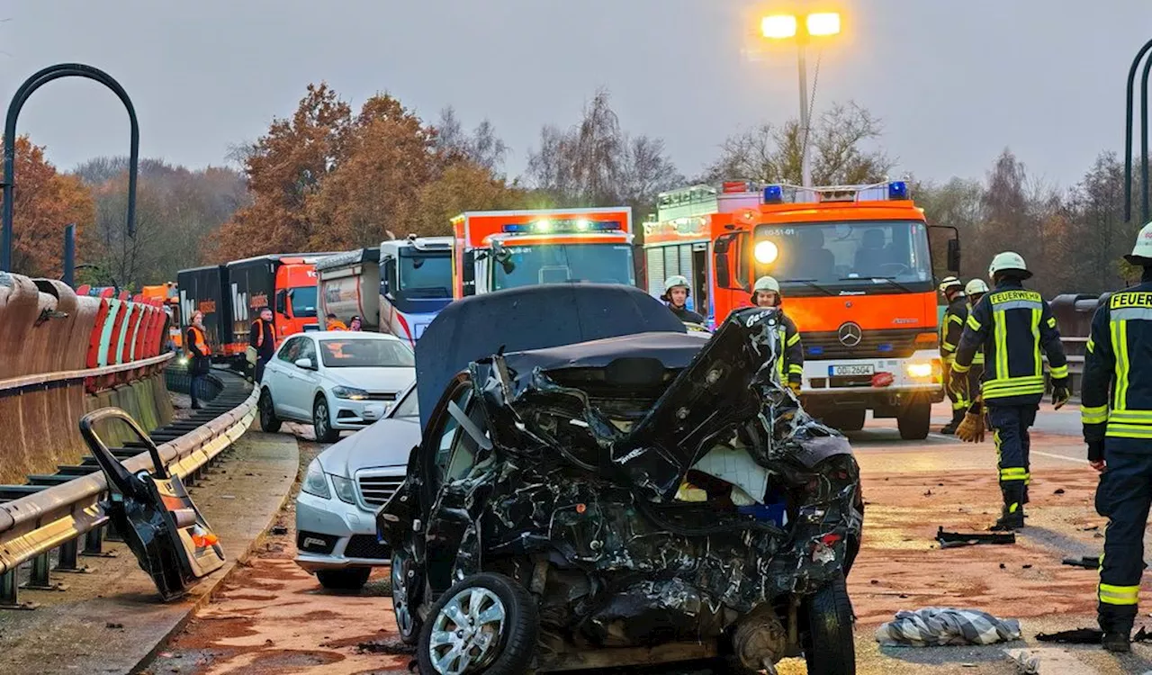 Schwerer Glätte-Unfall auf Pendler-Strecke nach Hamburg – sechs Fahrzeuge beteiligt