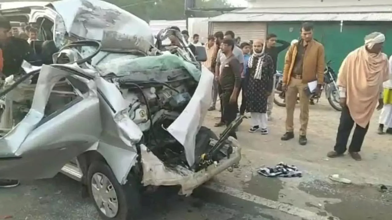 Jhansi Accident: खड़े ट्रक में जा घुसी हाई स्पीड कार, टक्कर से कार के उड़े परखच्चे, 3 की मौत