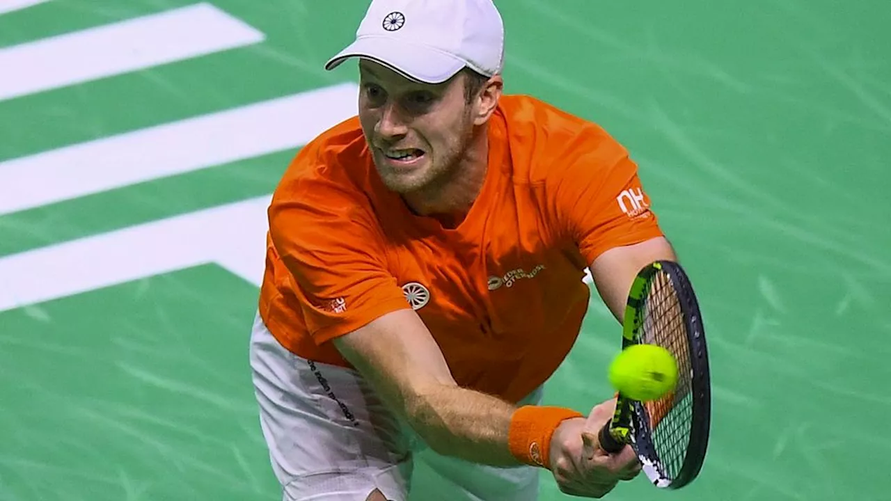 Van de Zandschulp zet Oranje op 1-0 in halve finales Davis Cup, straks Griekspoor