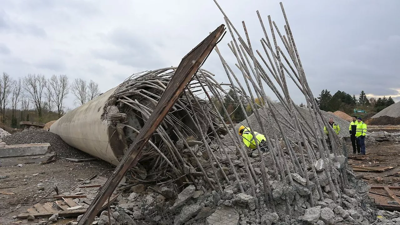 Sachsen: Gut 40 Meter hoher Schornstein gesprengt