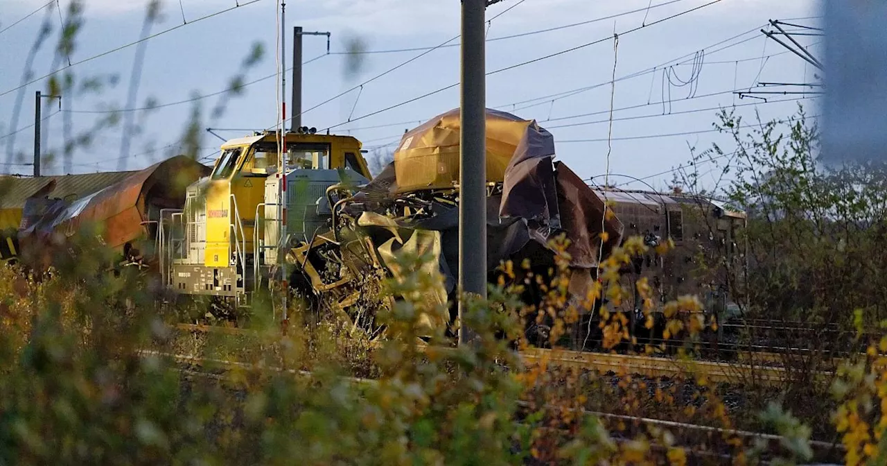 Drei Verletzte bei Güterzug-Unfall - Bahnstrecke gesperrt