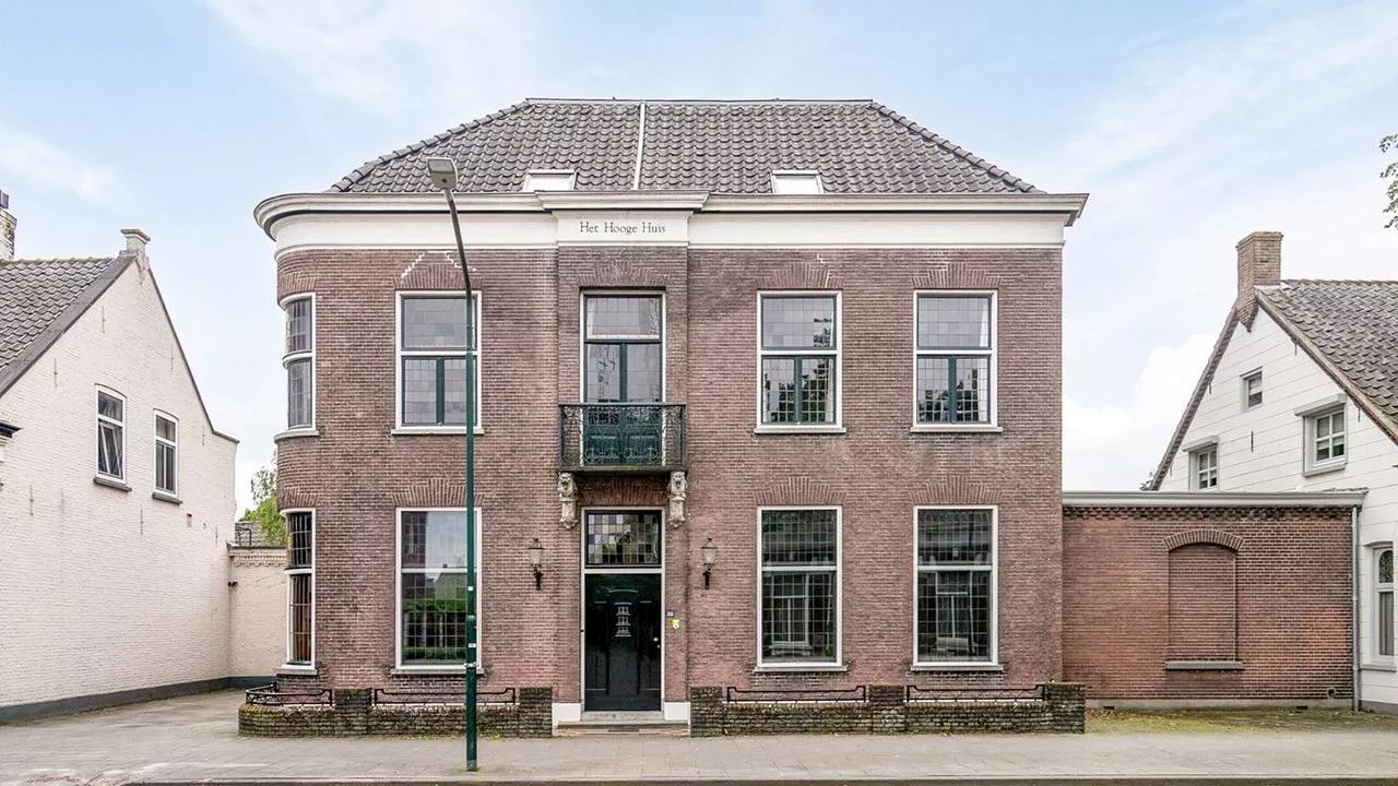 Deze fraai gedecoreerde villa kent een lange historie