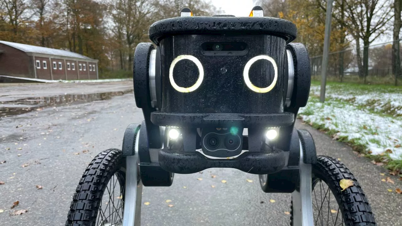 Rijdende robot Badger bewaakt vliegbasis: 'Als iets afwijkt, meldt-ie dat'