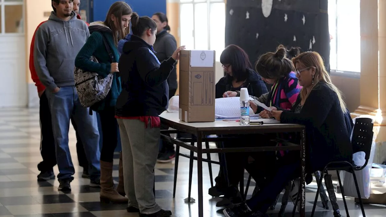 El Gobierno envió los proyectos para eliminar las paso y desfinanciar las campañas