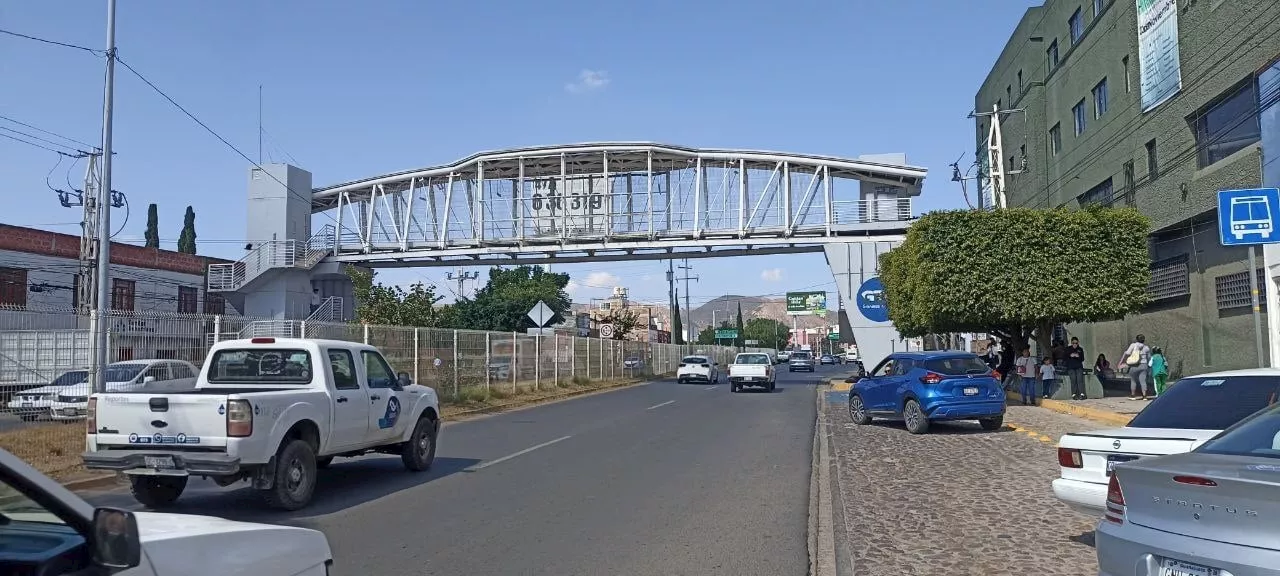 ¿Cuándo repararán el elevador del puente en la avenida Euquerio Guerrero, en Guanajuato capital?