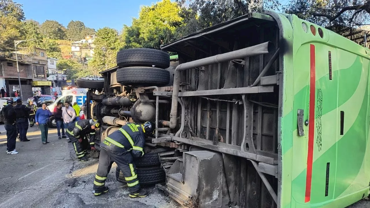 Volcadura de camión deja 32 pasajeros heridos en la carretera Federal México- Cuernavaca (Video)