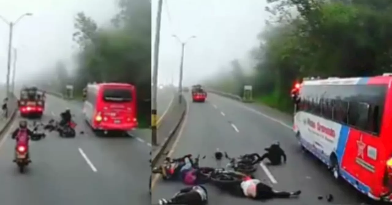 Grave accidente de tránsito en la vía Medellín - Bogotá: tres motociclistas resultaron heridos