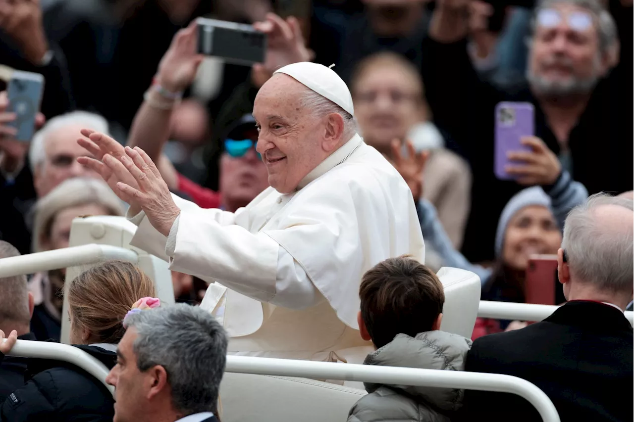 Pope Francis, avoiding pomp, asks to be buried in simple wooden casket