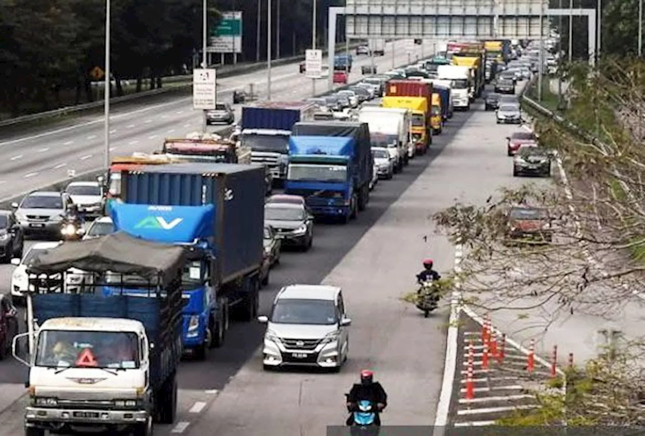 Mandatory recertification, tougher penalties needed for heavy vehicle safety, says Lam Thye