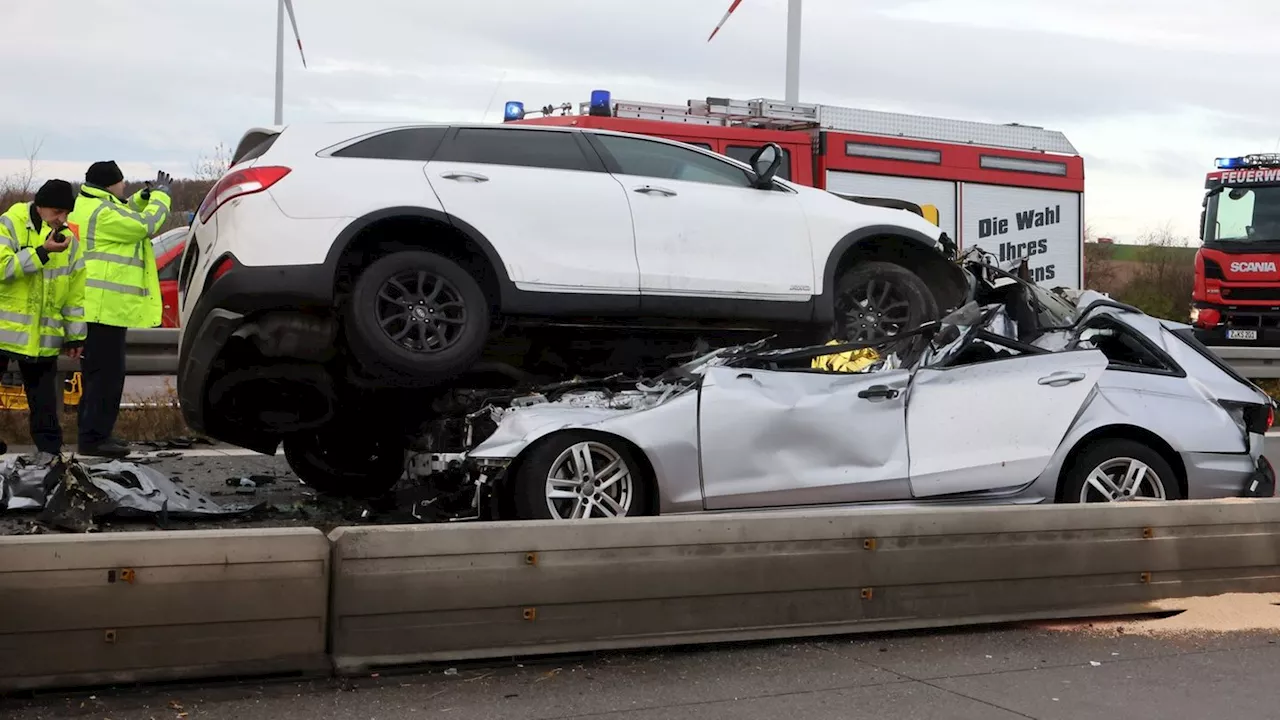 Notfälle: Ein Toter bei Unfall auf A4 - eine Frau schwer verletzt