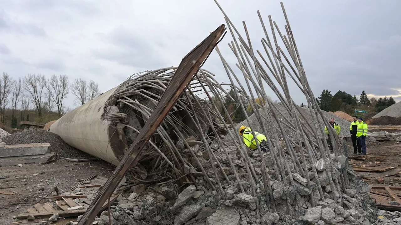 Sprengung: Gut 40 Meter hoher Schornstein gesprengt