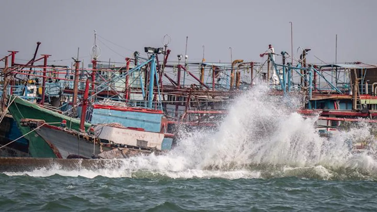 BMKG Beri Peringatan Waspada Gelombang Tinggi Hingga 4 Meter di Perairan Indonesia