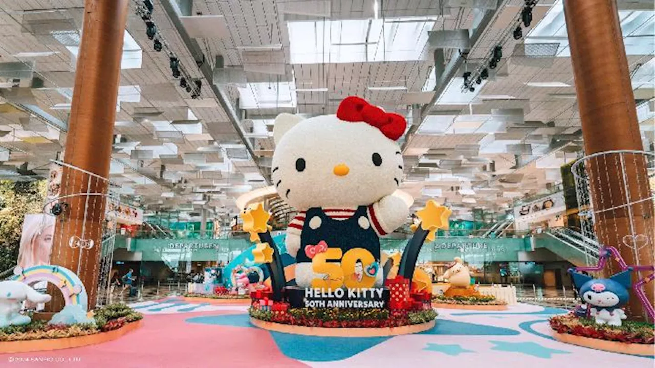 Hello Kitty Setinggi 8 Meter Curi Perhatian di Bandara Changi, Terbuat dari Bunga dan Biji Wijen