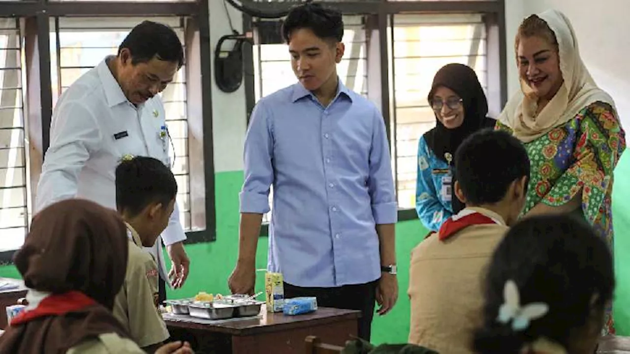 Wapres Gibran Rakabuming Tinjau Makan Bergizi Gratis di SMK Negeri 7 Semarang