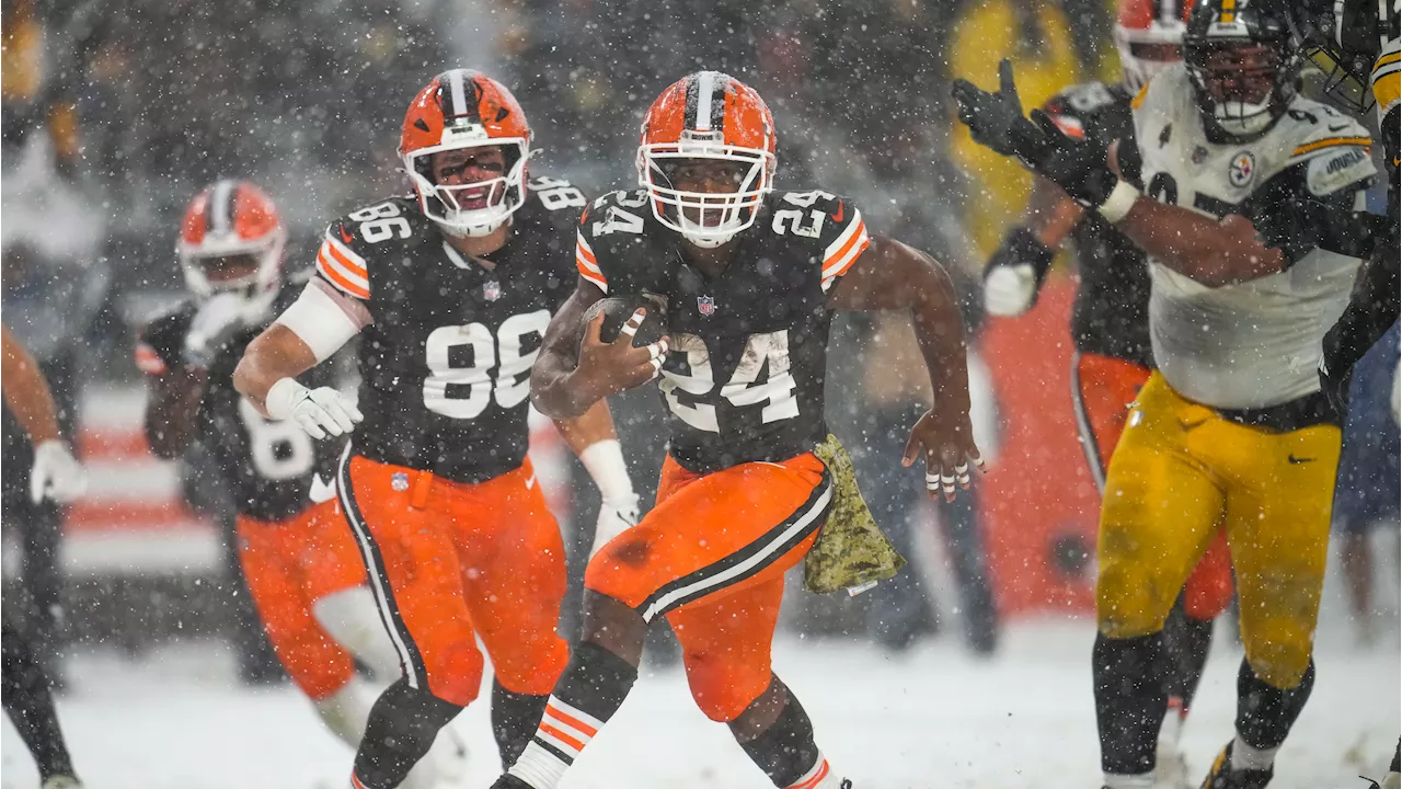 Chubb plows through heavy snow for late TD, giving Browns win over Steelers