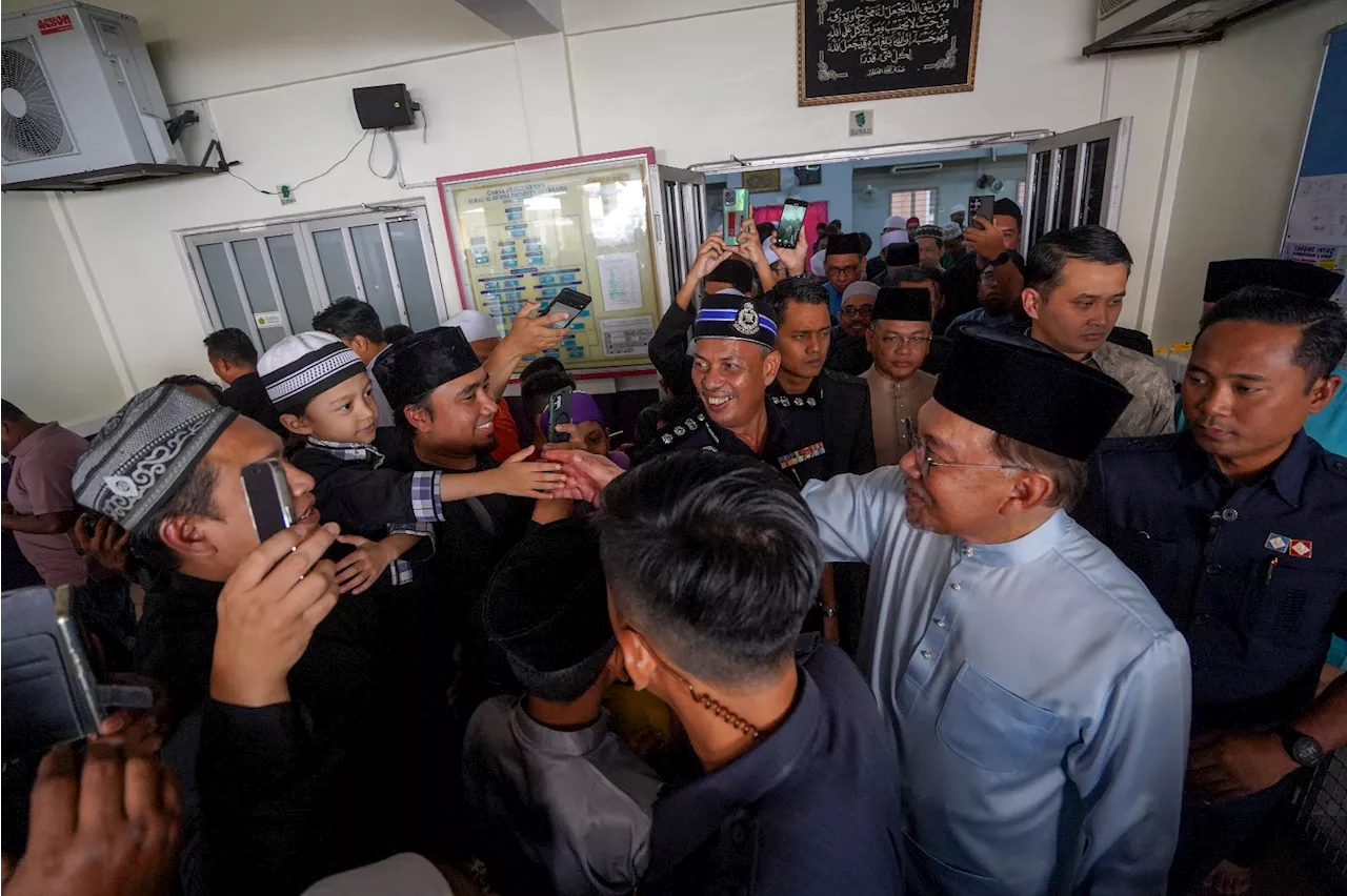 Anwar santuni komuniti Putrajaya