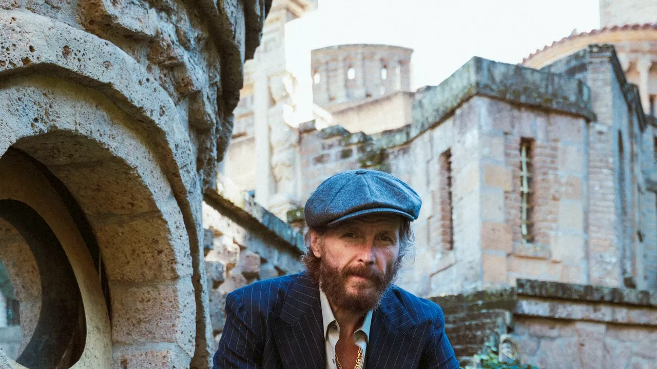 Jovanotti lancia il nuovo singolo, Montecristo, e viene al nostro Vanity Fair Stories