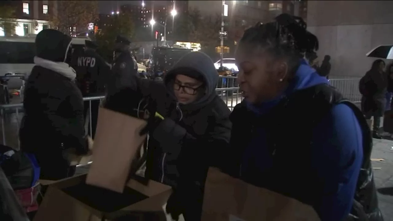 Thanksgiving turkey giveaway held in Harlem as food insecurity in NYC rises