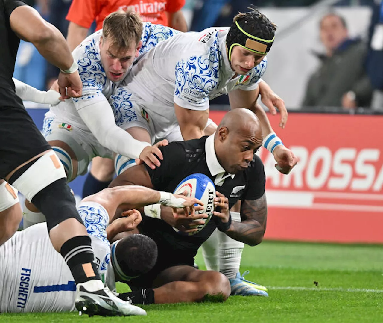 Rugby: spettacolo All Blacks, Italia a -18 a testa alta