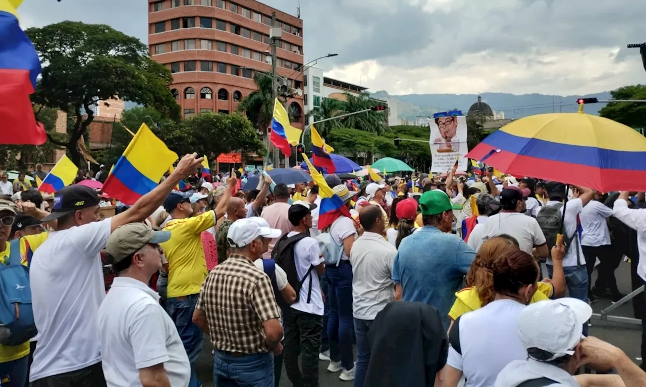 Cerca de 15.000 personas marcharon contra el Gobierno nacional en las calles de Medellín