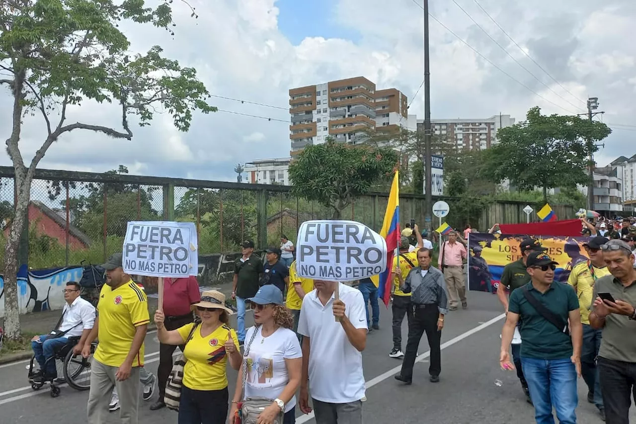 Marcha contra la violencia y las políticas del gobierno nacional en Armenia