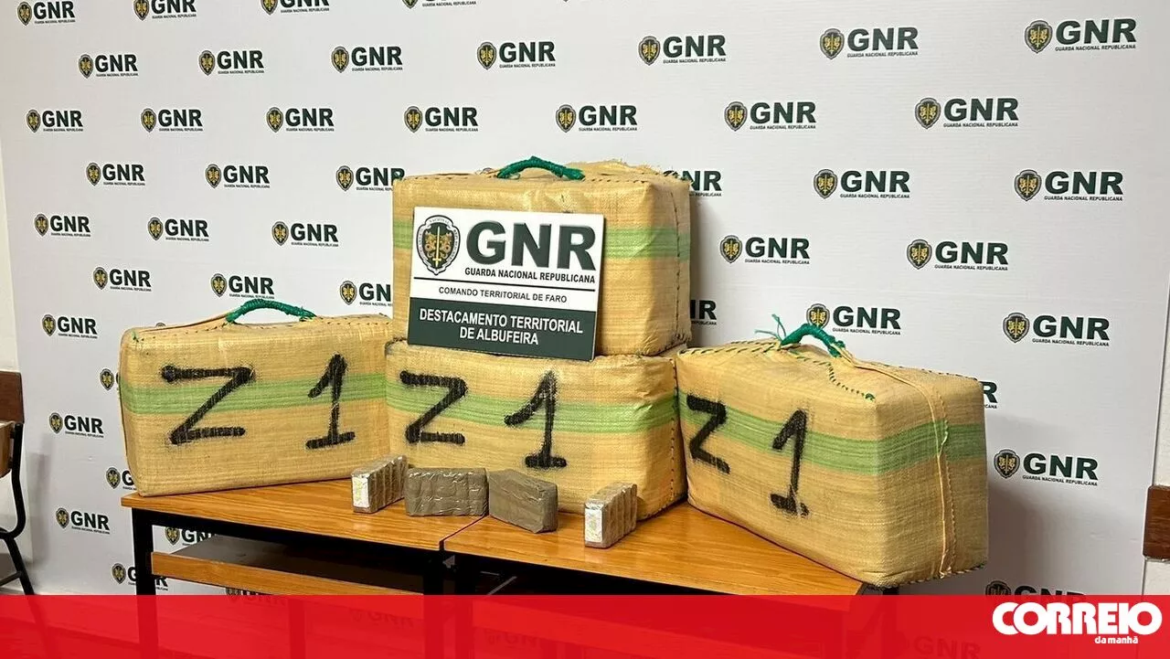 GNR apanha condutor em fuga com mais de 135 Kg de haxixe em Almodôvar após alerta de militar de folga