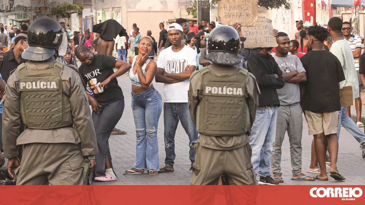 Pelo menos 67 mortos e 210 detidos num mês de manifestações em Moçambique