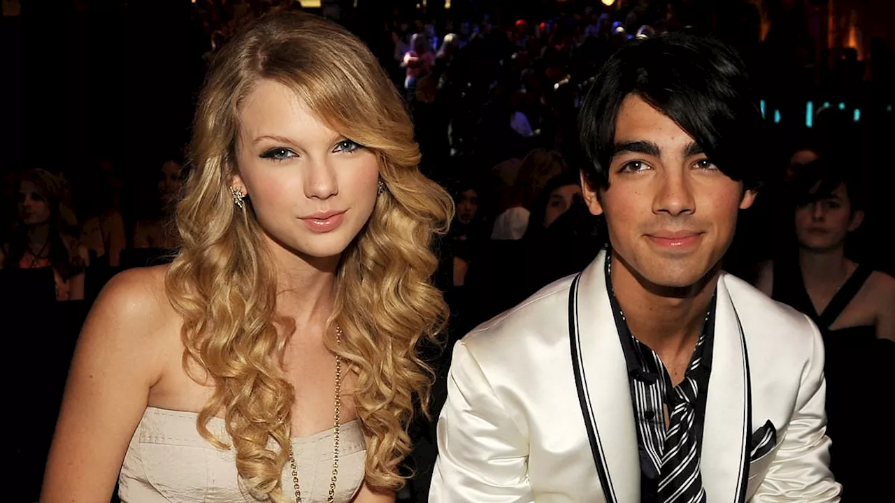 Taylor Swift sings Joe Jonas breakup medley and sends fans into frenzy: 'Sophie Turner's special...