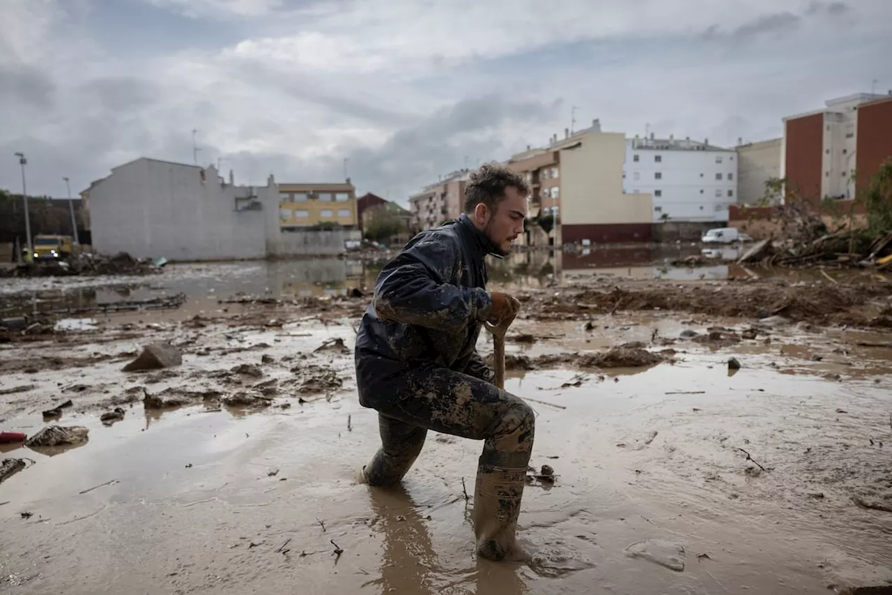 Paiporta, 24 días después de la dana: el agua no baja y el lodo sigue reinando