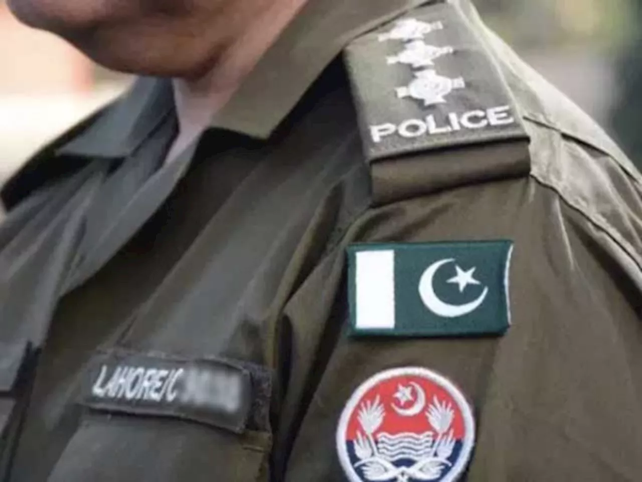 تحریک انصاف کی جانب سے پولیس آفیسرز کو دہشت گردوں کے طور پر پیش کرنے پر حیرت!