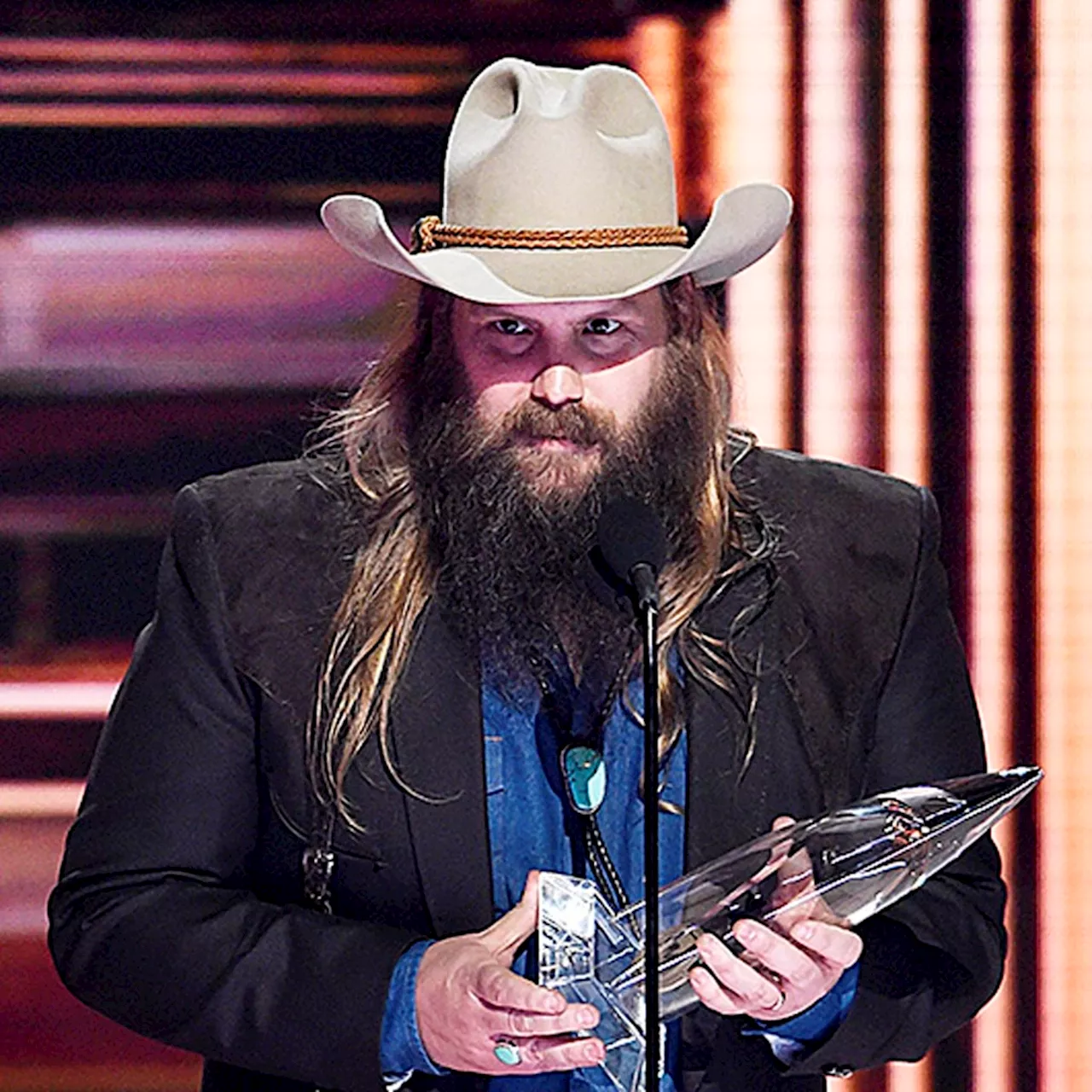 Chris Stapleton Bersinar di CMA Awards 2024