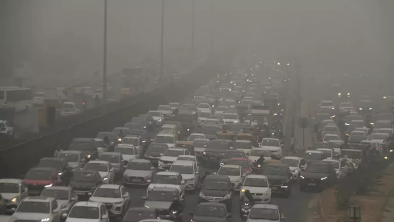 Delhi Air Pollution: दिल्ली में सुबह सांसों पर रही आफत, दिन में स्मॉग से राहत; यह इलाका सबसे ज्यादा प्रदूषित