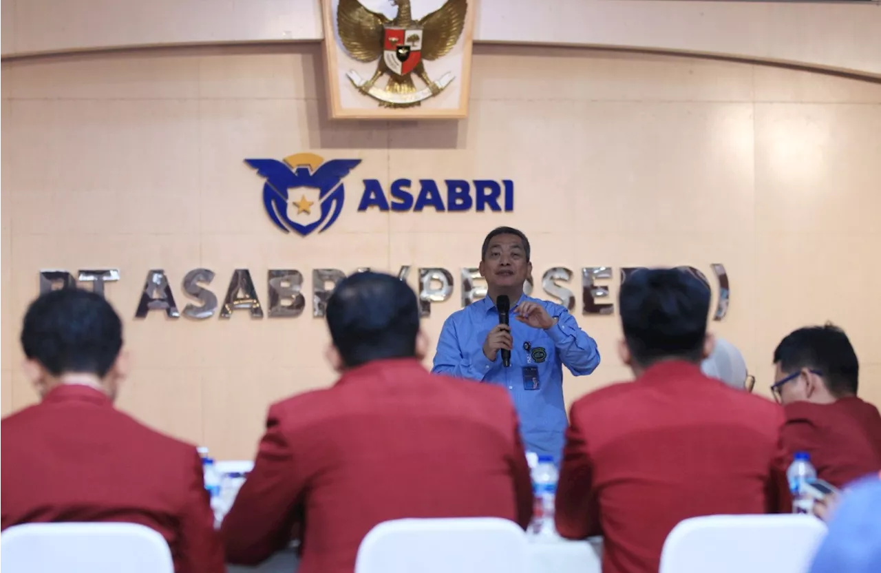 Direksi ASABRI Mengajar Para Mahasiswa Magister Universitas Pertahanan