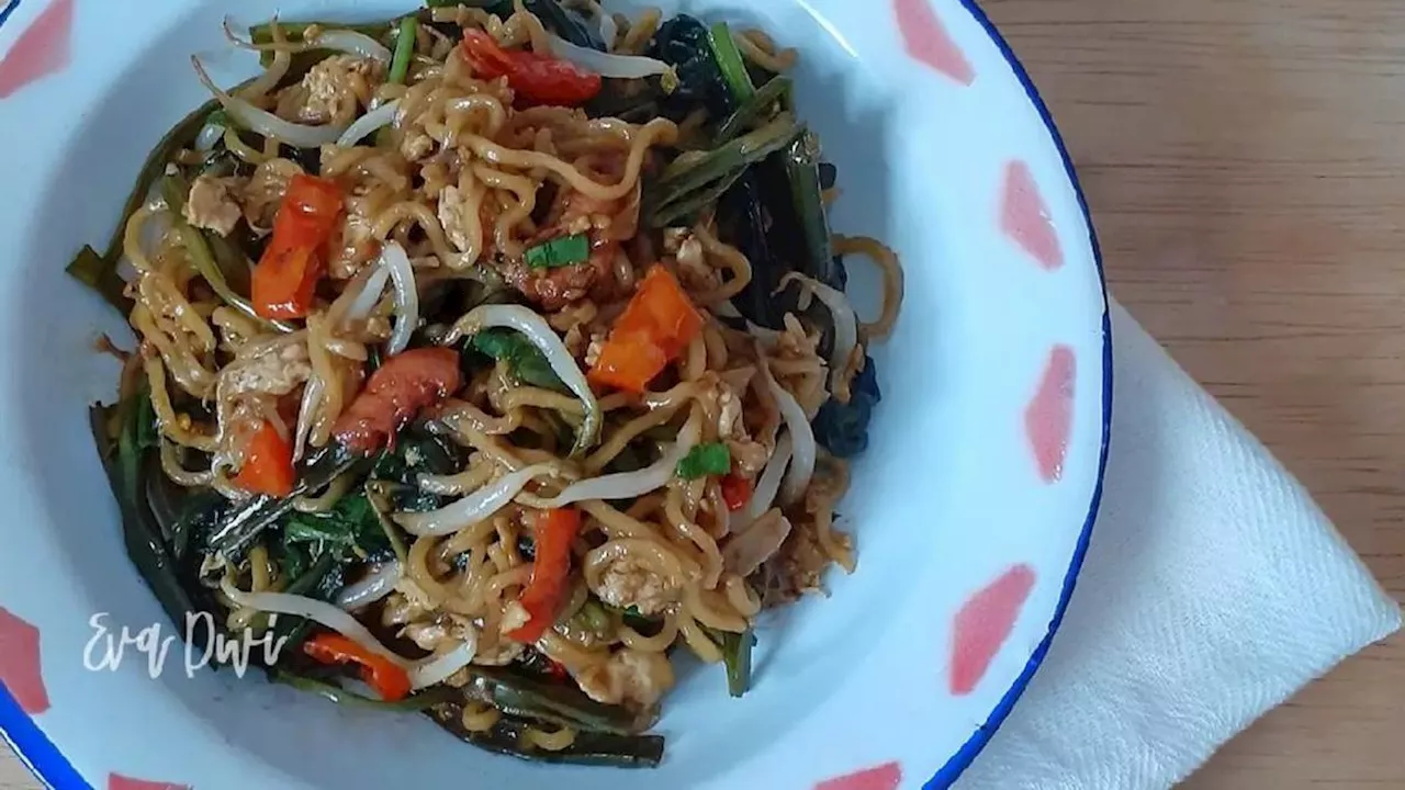 3 Resep Praktis Mi Kangkung Belacan, Alternatif Mi Goreng Supaya Tak Bosan