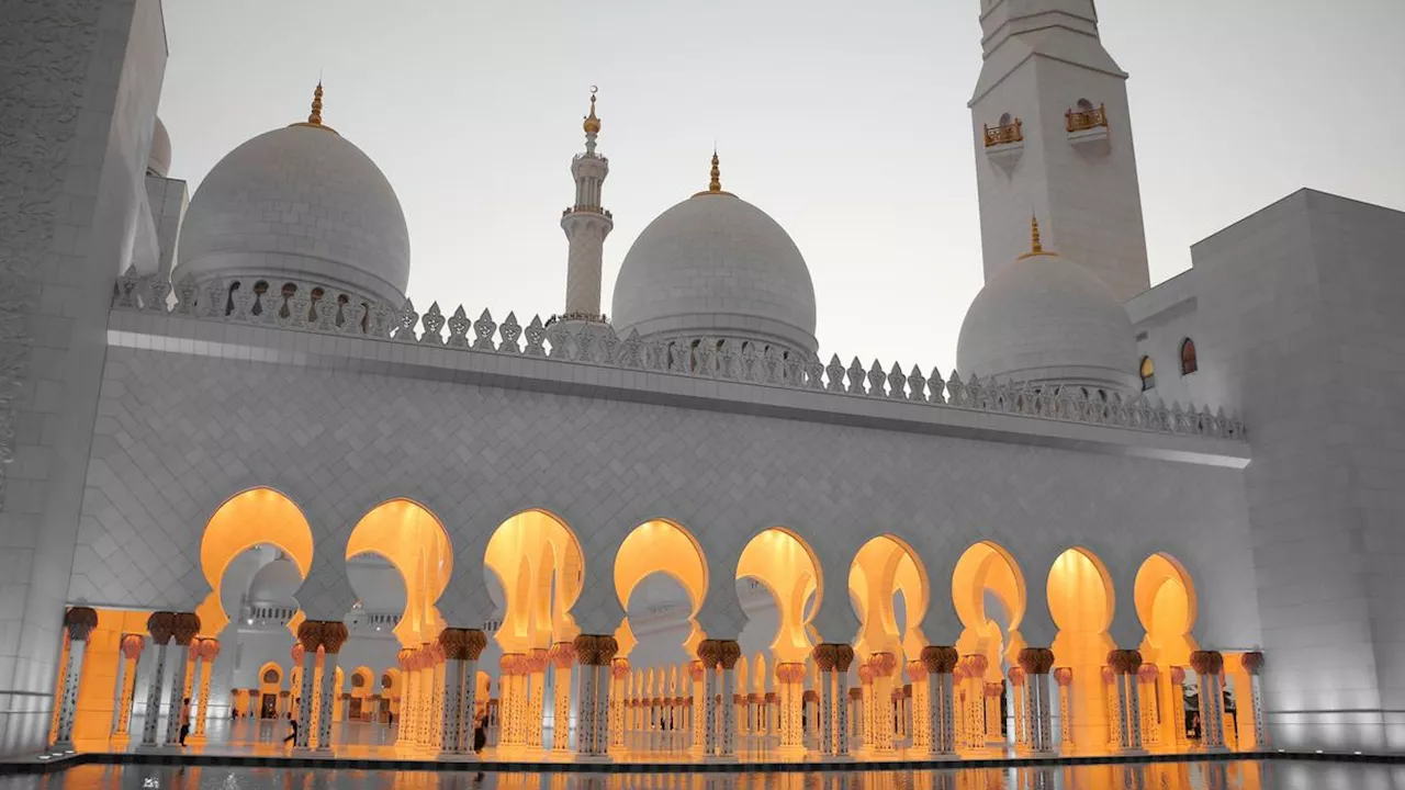 Jadwal Sholat DKI Jakarta, Jawa dan Seluruh Indonesia Hari Ini Minggu 24 November 2024