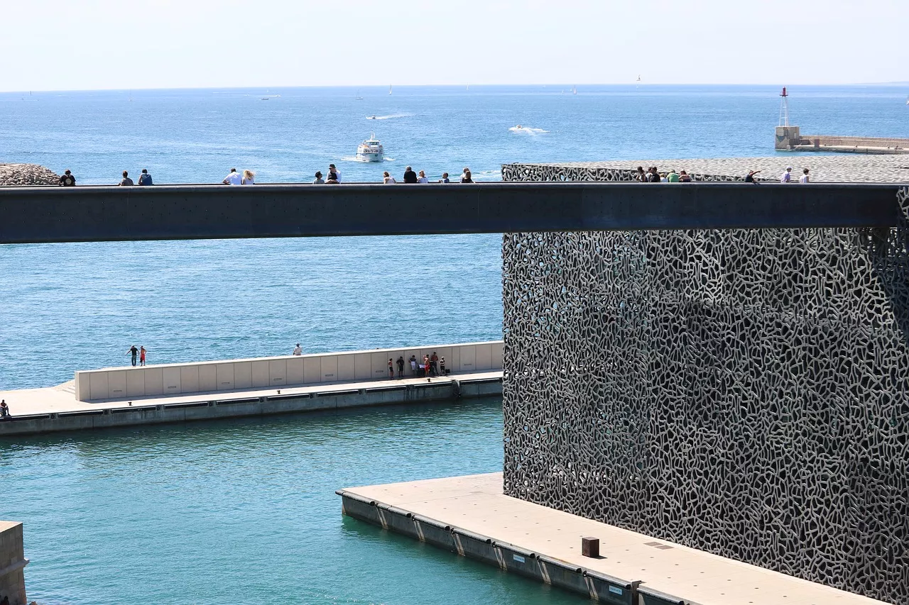 Au Mucem, les « procès du siècle » reprennent sous le signe de l’utopie