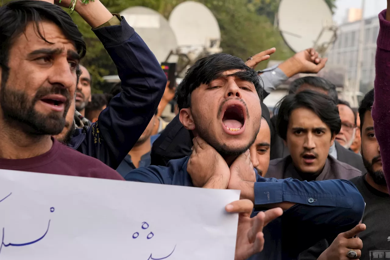 Fighting between armed sectarian groups in restive northwestern Pakistan kills at least 37 people