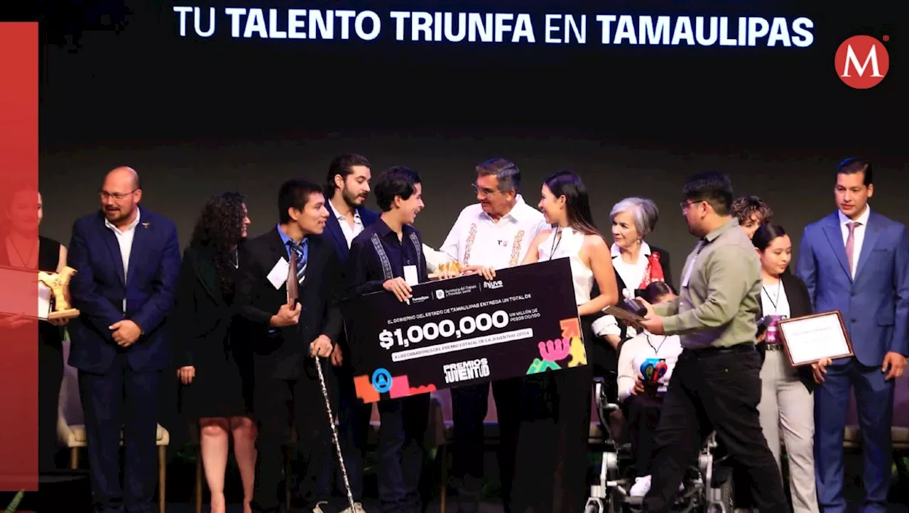 Premia gobernador Américo Villarreal a talentosos jóvenes y deportistas tamaulipecos