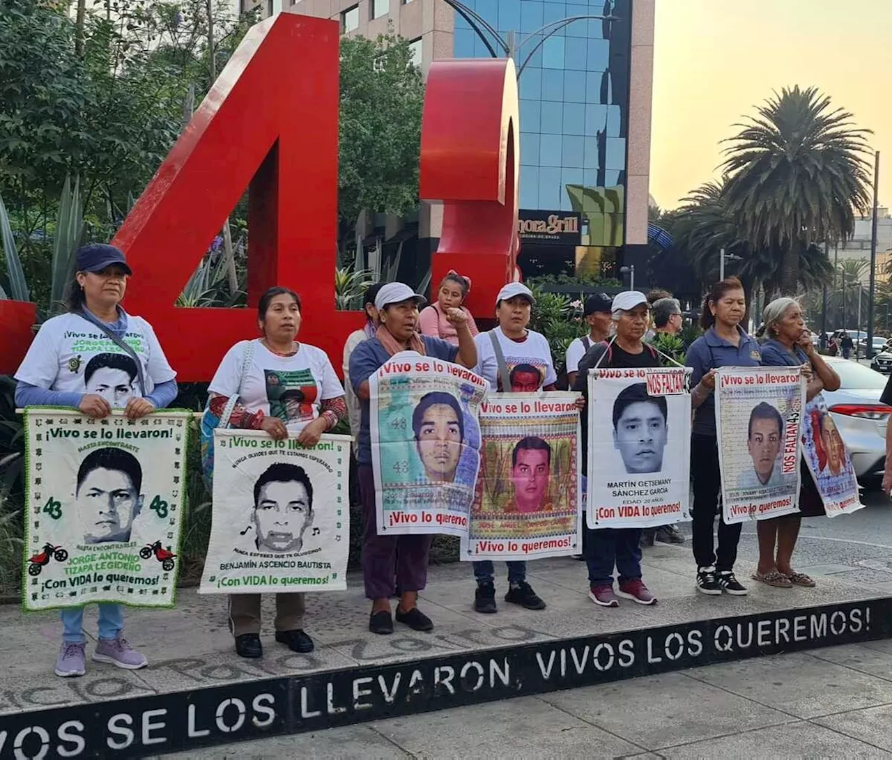 Sheinbaum convoca a diálogo a padres de Ayotzinapa