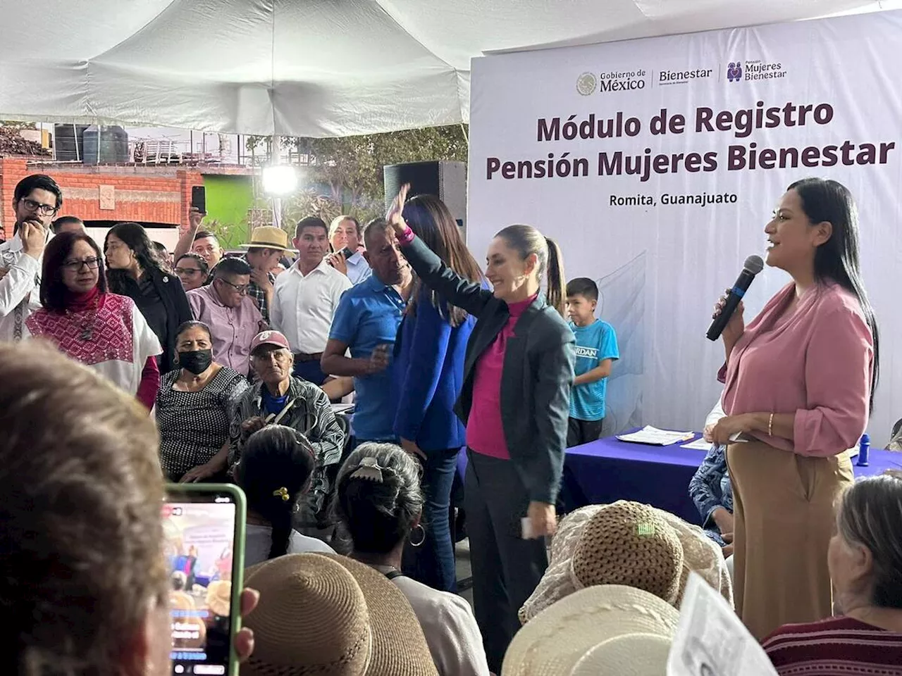 Sheinbaum y Ariadna Montiel visitan módulo de registro a Pensión Mujeres con Bienestar en Guanajuato