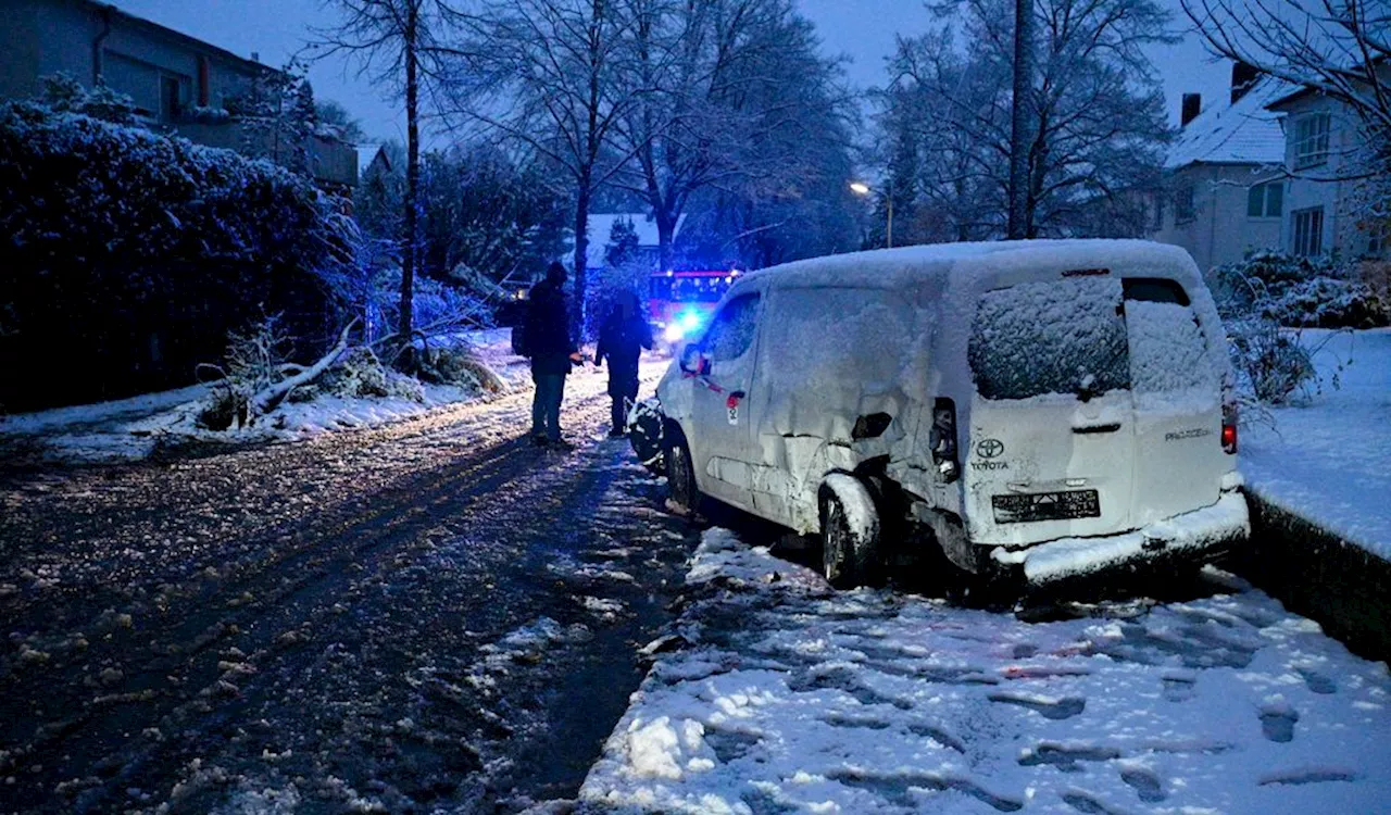 Flucht im verschneiten Rahlstedt, Straßensperre in Harburg: Polizei jagt zwei Fahrer